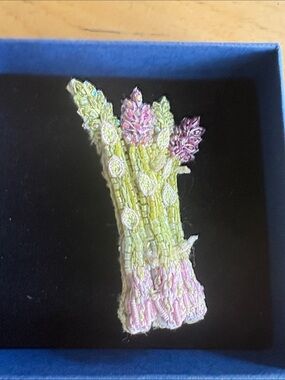 Trovelore beaded, asparagus, pen, shades of pink and green